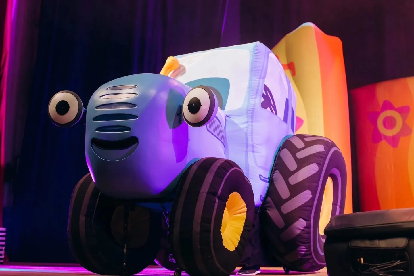 Синий трактор едет к нам!