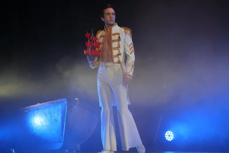 АЛЫЕ ПАРУСА